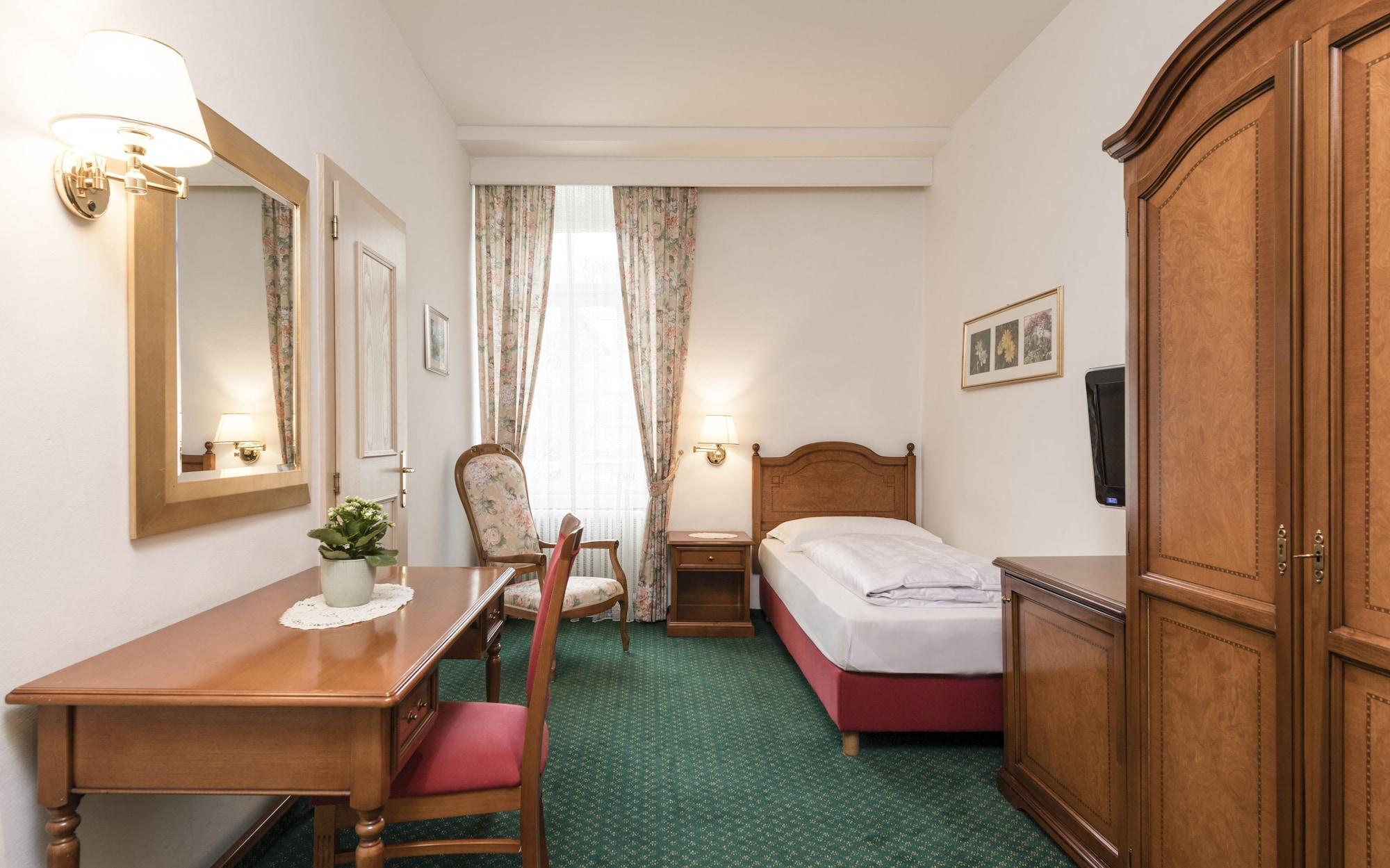 Hotel Gruener Baum Bressanone Ngoại thất bức ảnh