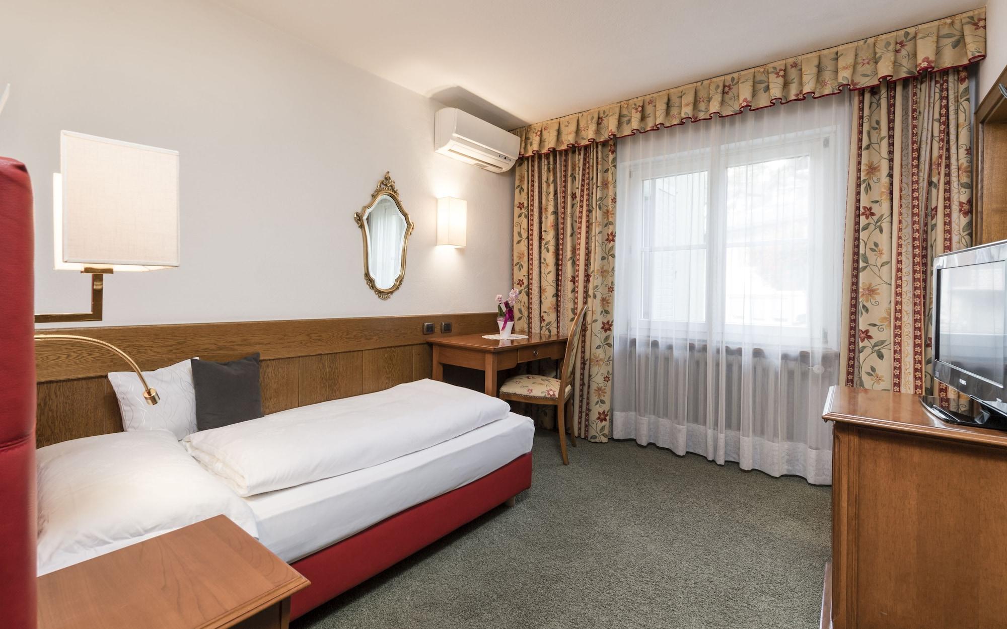 Hotel Gruener Baum Bressanone Ngoại thất bức ảnh