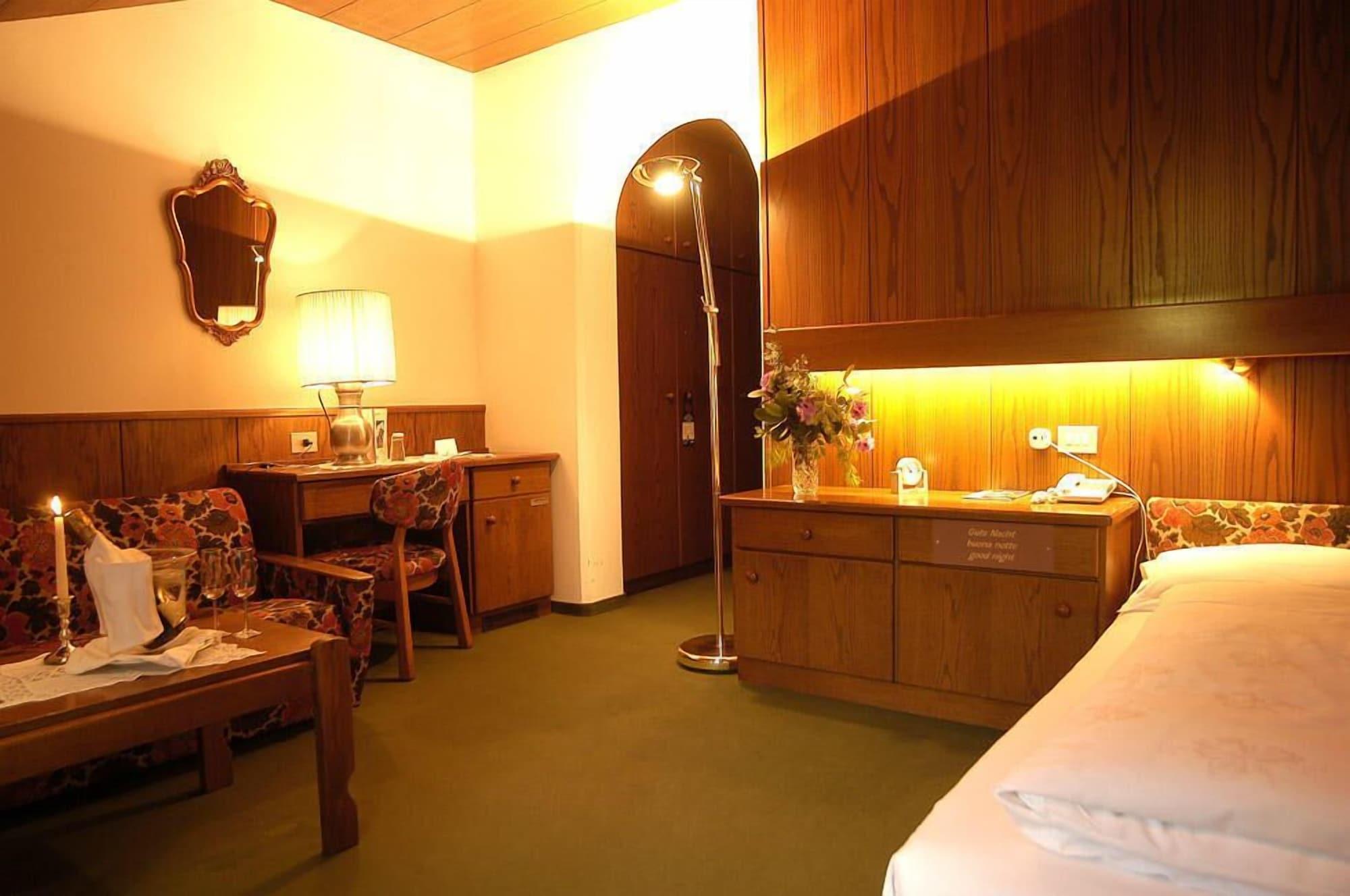 Hotel Gruener Baum Bressanone Ngoại thất bức ảnh
