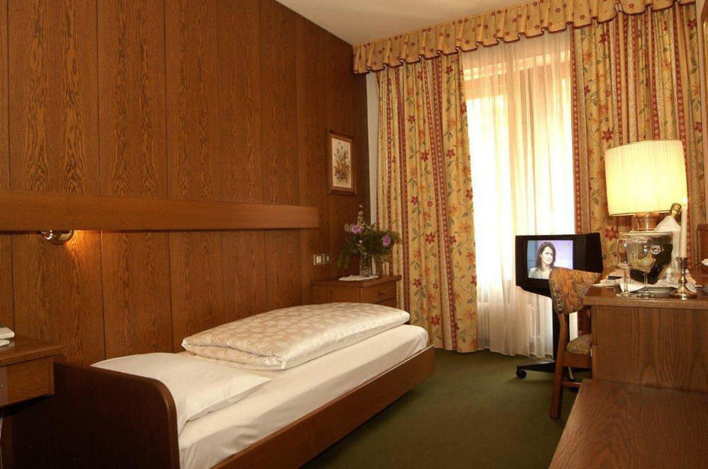 Hotel Gruener Baum Bressanone Ngoại thất bức ảnh
